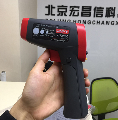 UT303C 便携式红外测温仪（1050度）1