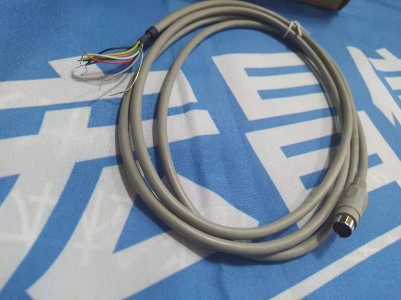 模拟线缆 8 针微型 DIN (2)